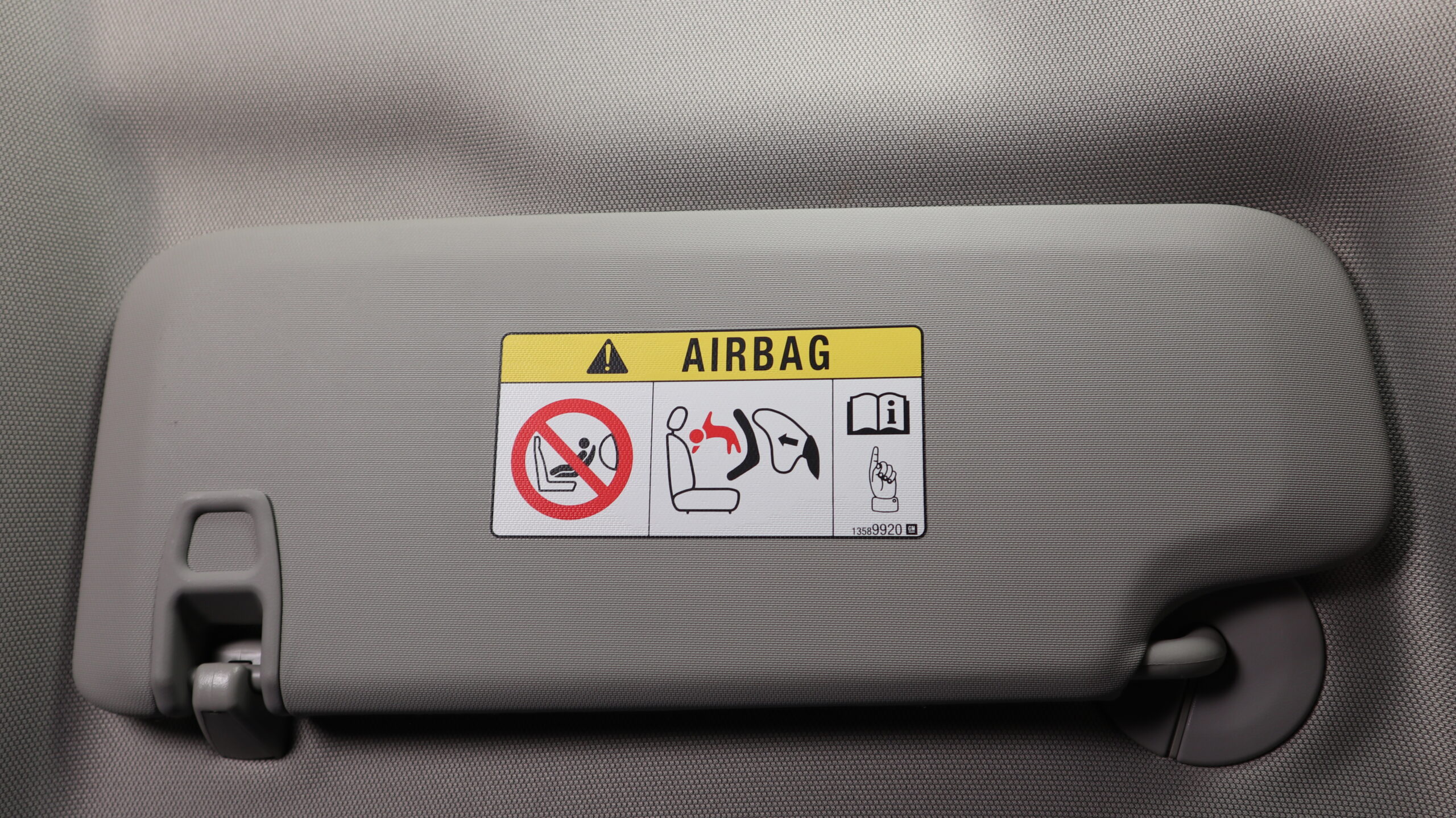 Warnhinweis Beifahrerairbag Reboard-Kindersitz