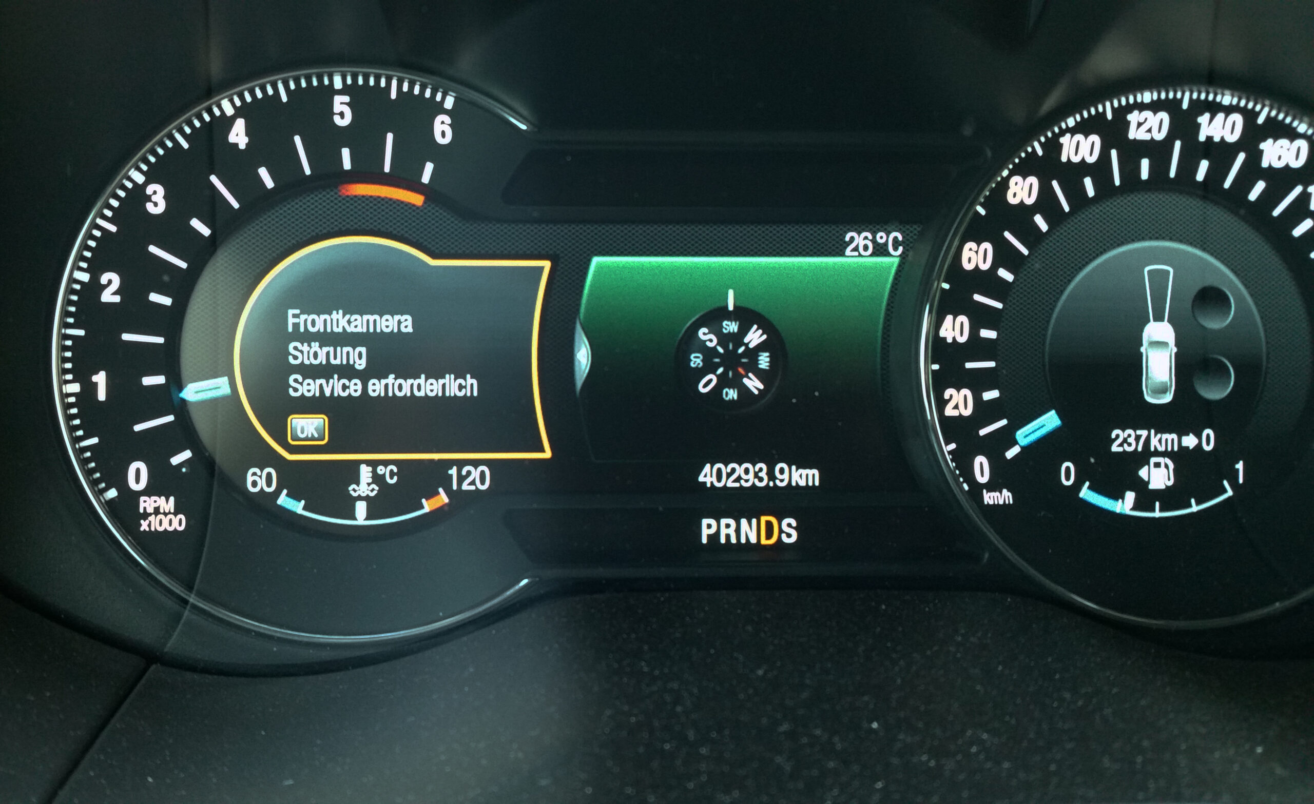 Dynamische Kalibrierung_Frontkamera_Ford S-Max_Gutmann_Bundesstraße mit Markierung