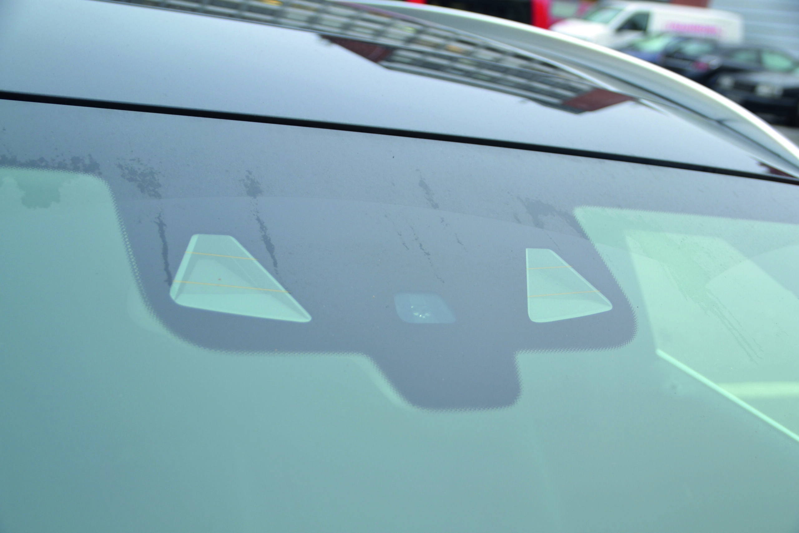 Frontscheibe mit Stereo-Kamera und Regen-_Lichtsensor