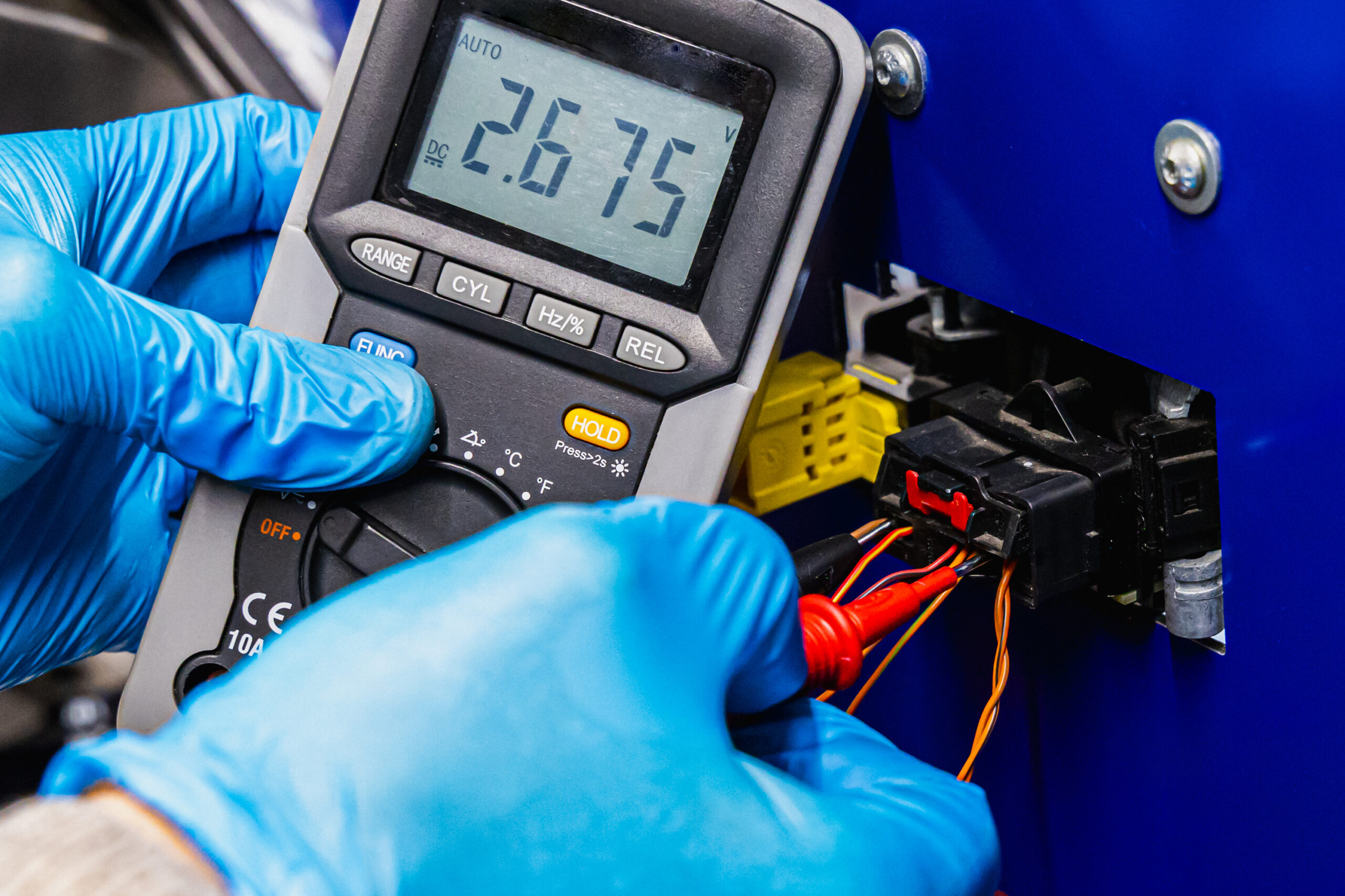 Spannungsmessung am CAN-Bus mit einem Multimeter