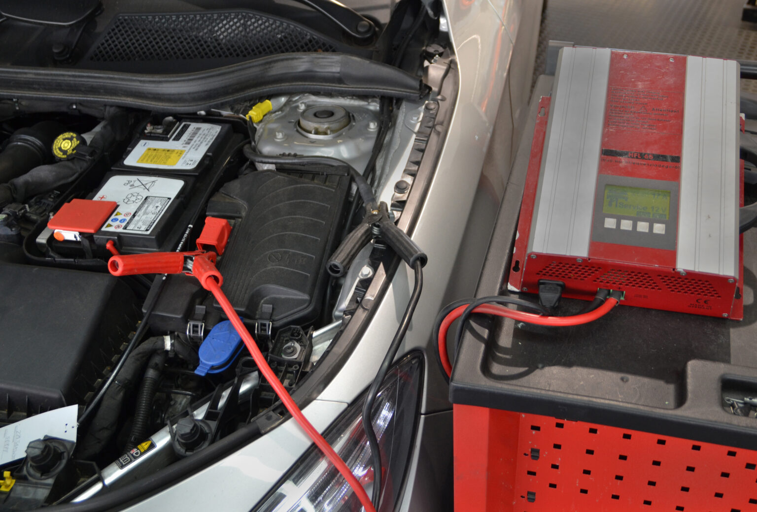 Autobatterie Beim Fahren Laden Licht An Oder Aus www.trainmobil.de