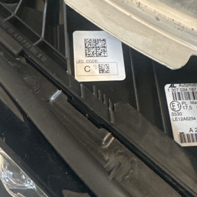 Mercedes_QR-Code_Scheinwerfer_Rechts